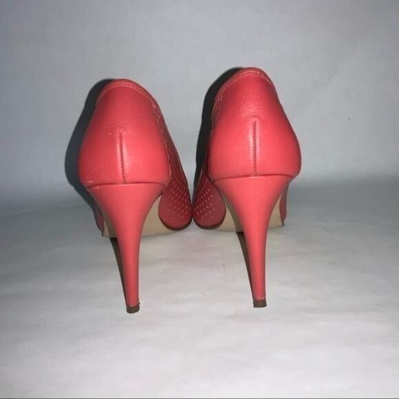Halogen 8 Red Perforated Pointed-Toe Leather Heels 3.5" Stiletto Pumps - Picture 5 of 6